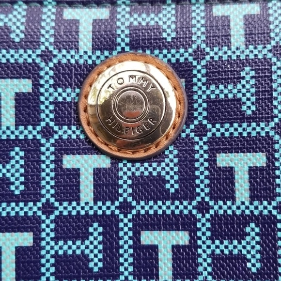 🏈Tommy Hilfiger wallet - Picture 2 of 4